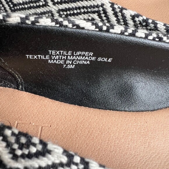 Loft Black & White Geometric Pointed Toe Flats Size 7.5 - Picture 2 of 5